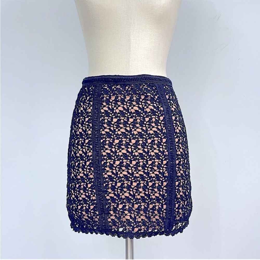 Kendall & Kylie | black lace,embroidered lined mini skirt, xs